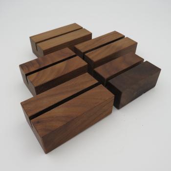 5 Stück Kartenhalter Nussbaum rustikal - 7 bis 9,5 cm