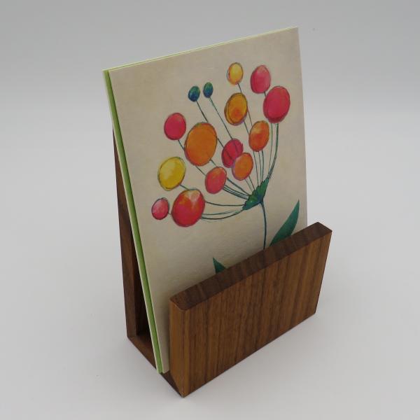 Aufsteller Flyerhalter aus dunklem Nussbaum, geölt, 10 cm breit