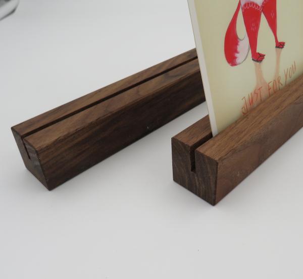 2 Stück Kartenhalter Nussbaum 40 / 55 cm, rustikal
